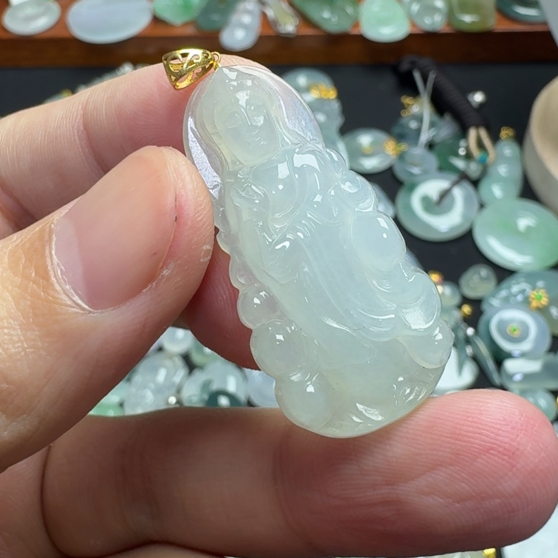 翡翠18K金镶嵌颈饰观音