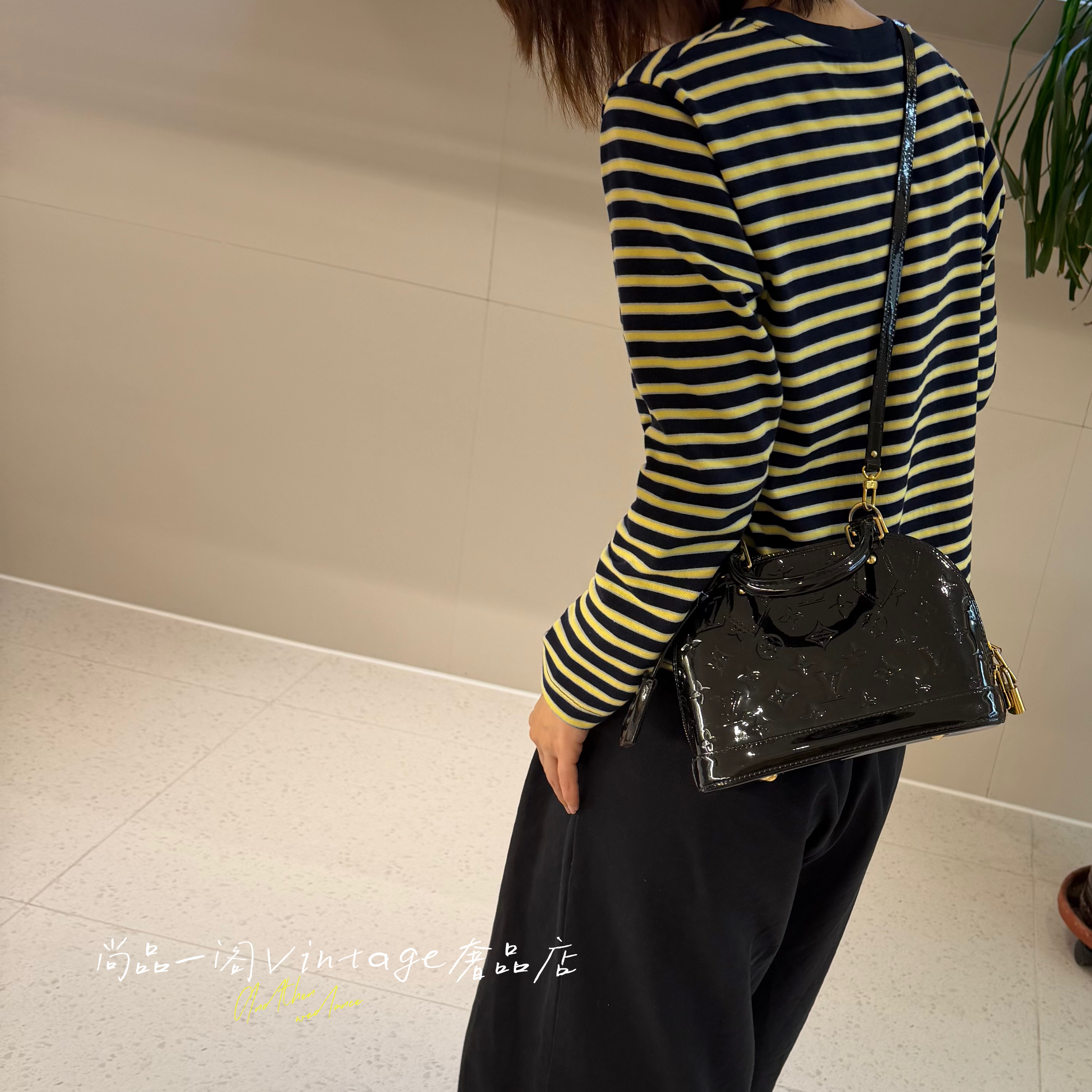 95新 LouisVuitton/路易威登 尚品一阁/漆皮黑色贝壳bb斜挎包