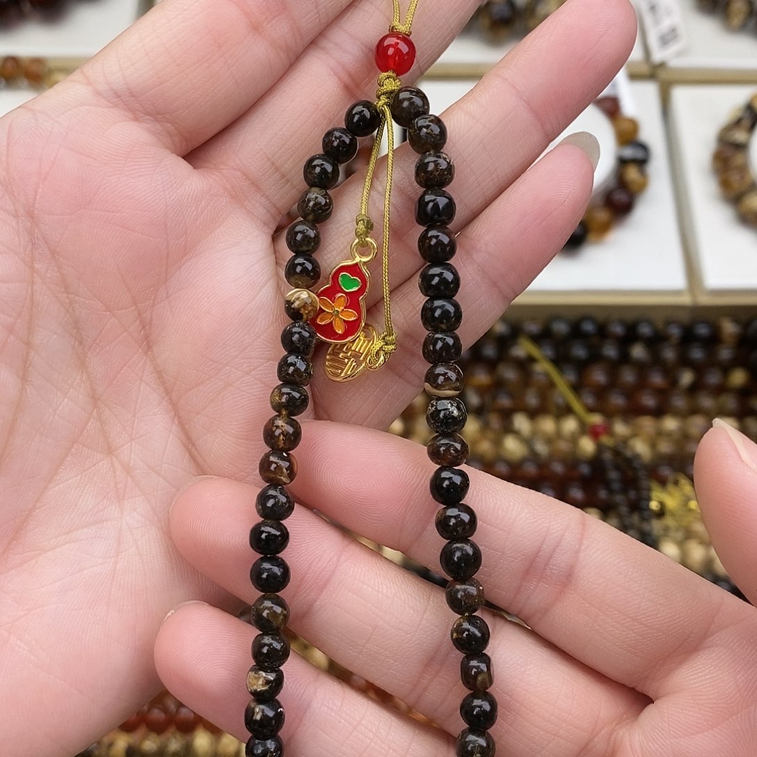 琥珀未镶嵌裸石琥珀