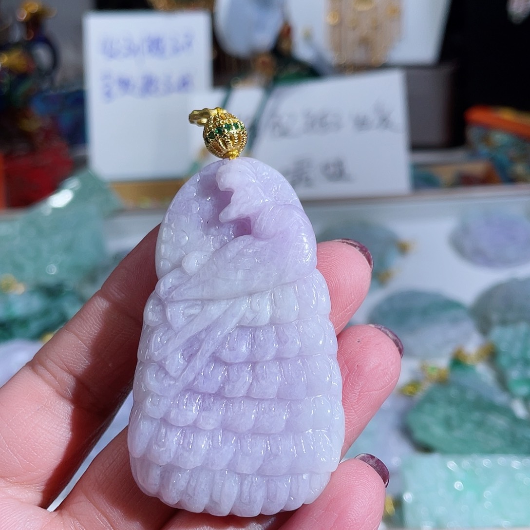 翡翠颈饰未镶嵌搬****