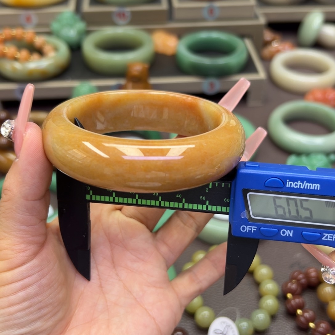 未镶嵌手镯石英岩玉