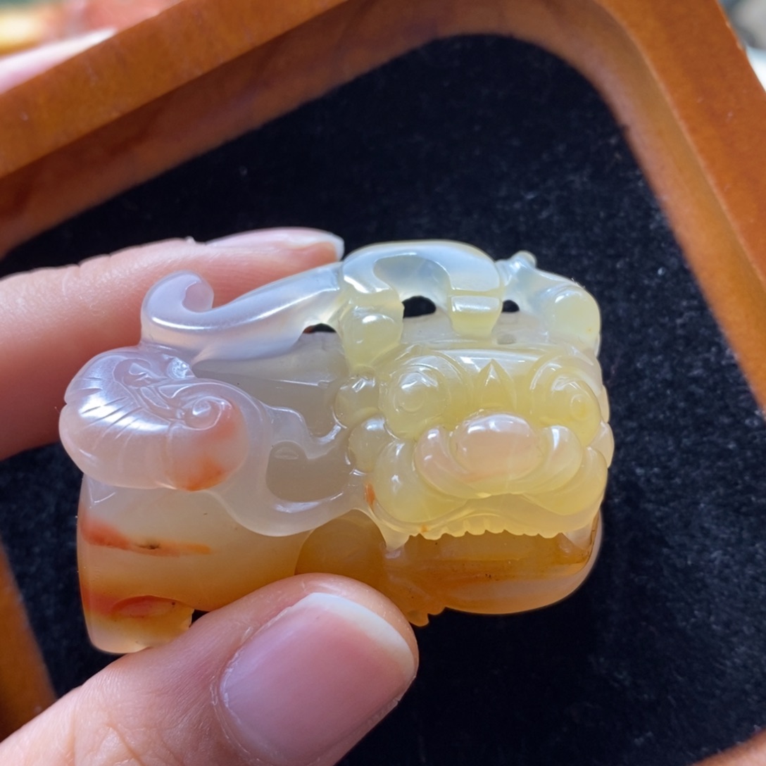 石英质玉（黄龙玉）颈饰未镶嵌