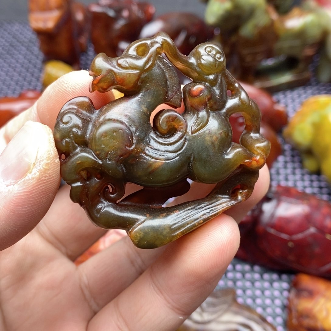 蛇纹石玉颈饰未镶嵌