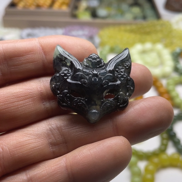 蛇纹石玉吊坠未镶嵌