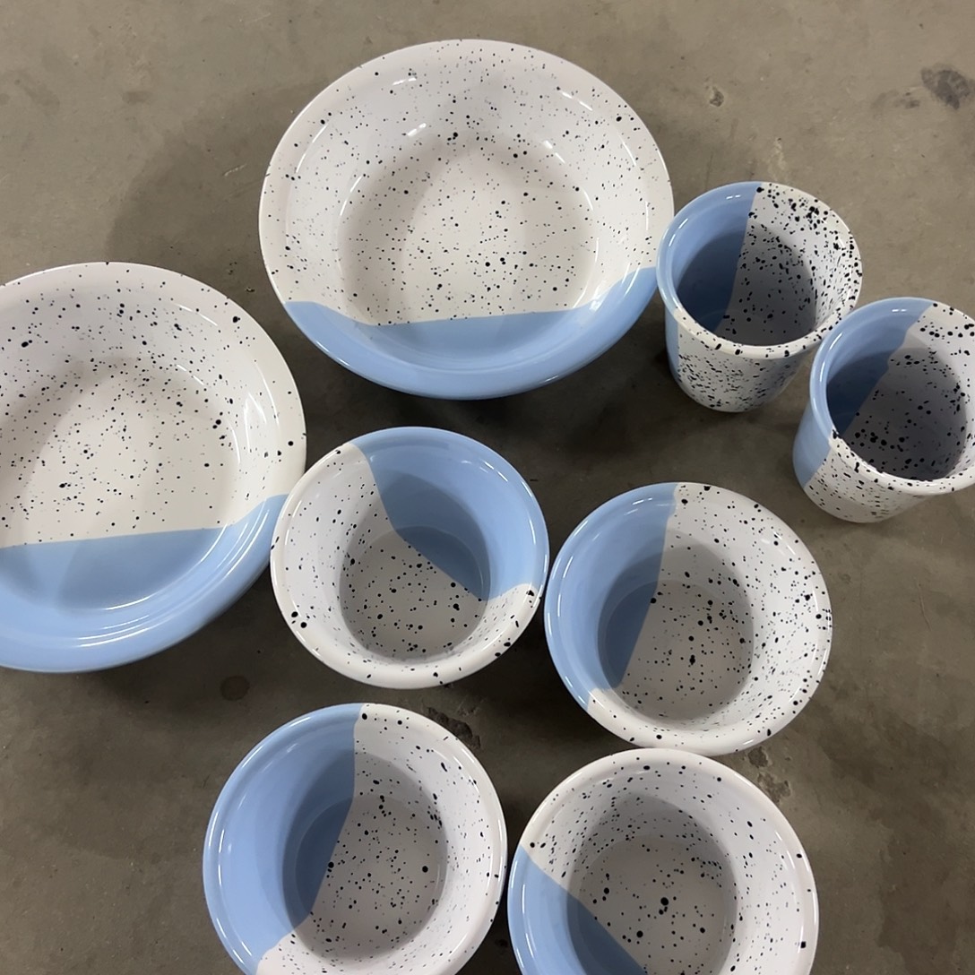 搪瓷微瑕蓝拼泼墨一套（两盘四碗两杯）