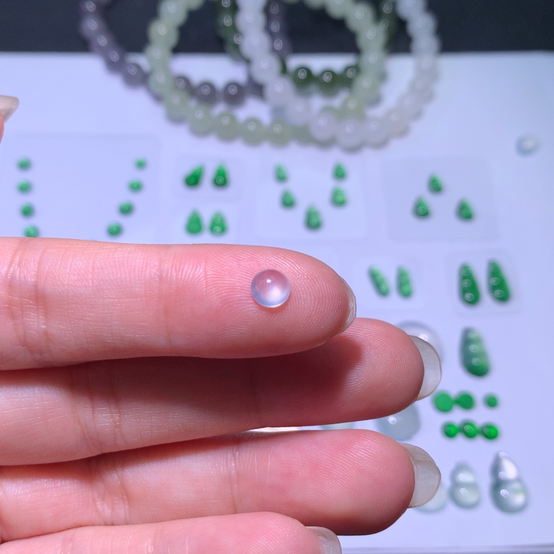 翡翠挂件未镶嵌白冰蛋面