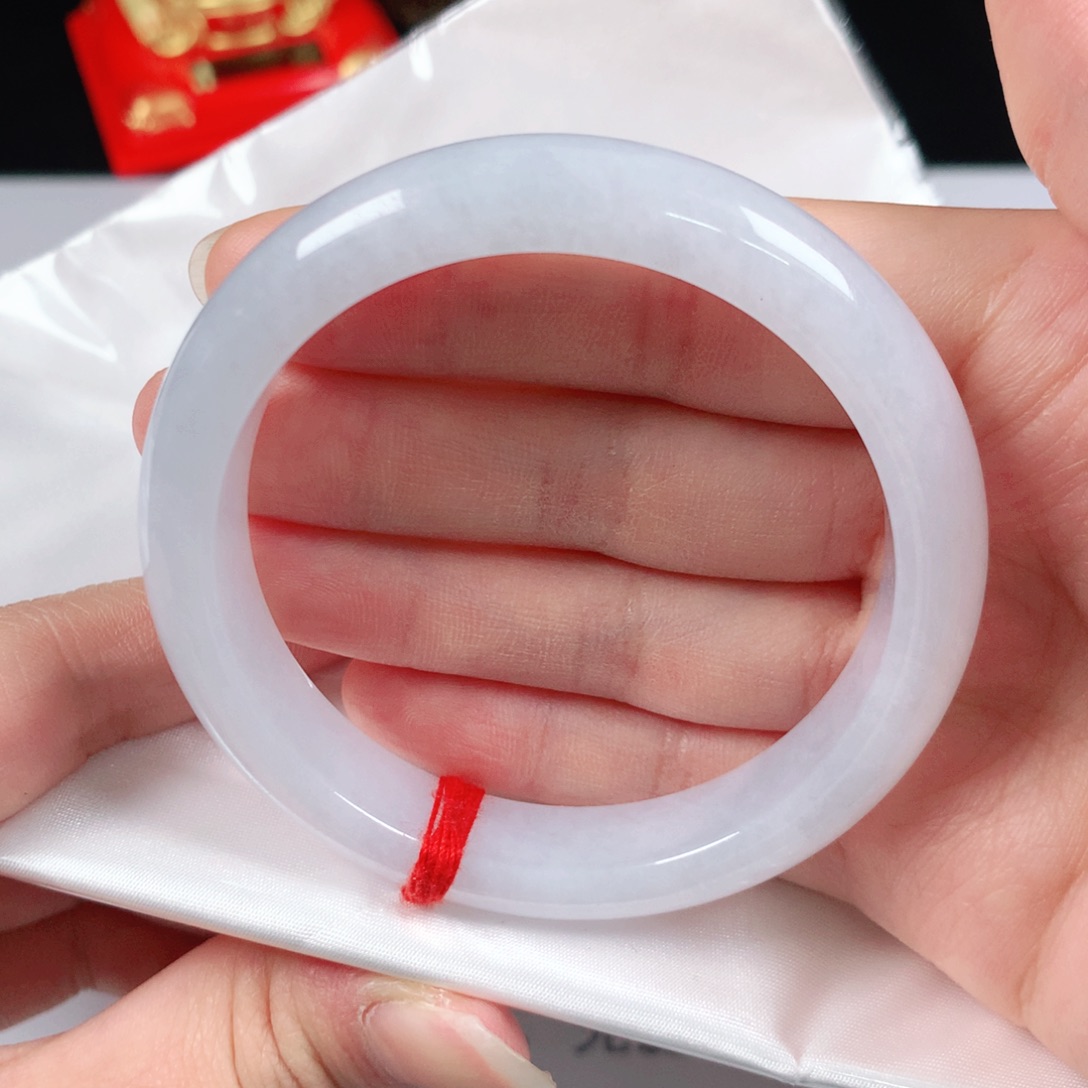 翡翠手镯未镶嵌55圈