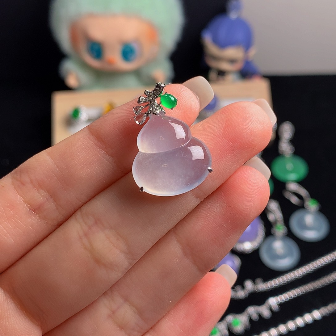 颈饰18K金镶嵌翡翠