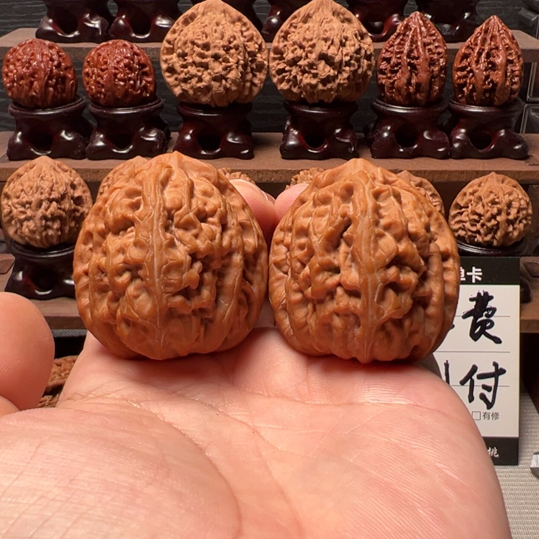 文玩核桃把件42红锦鲤