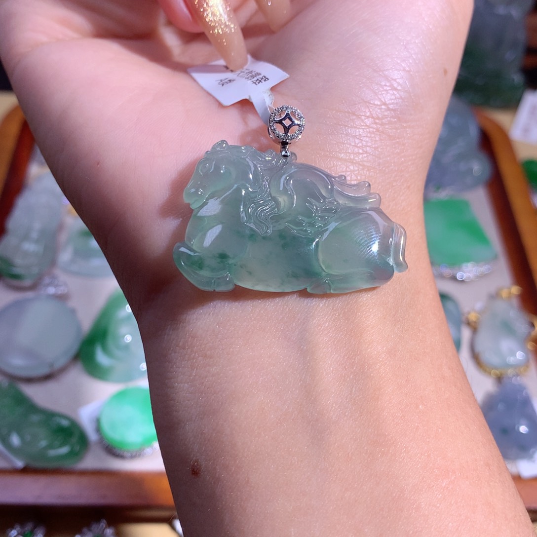 翡翠吊坠(不含链)18K金镶嵌