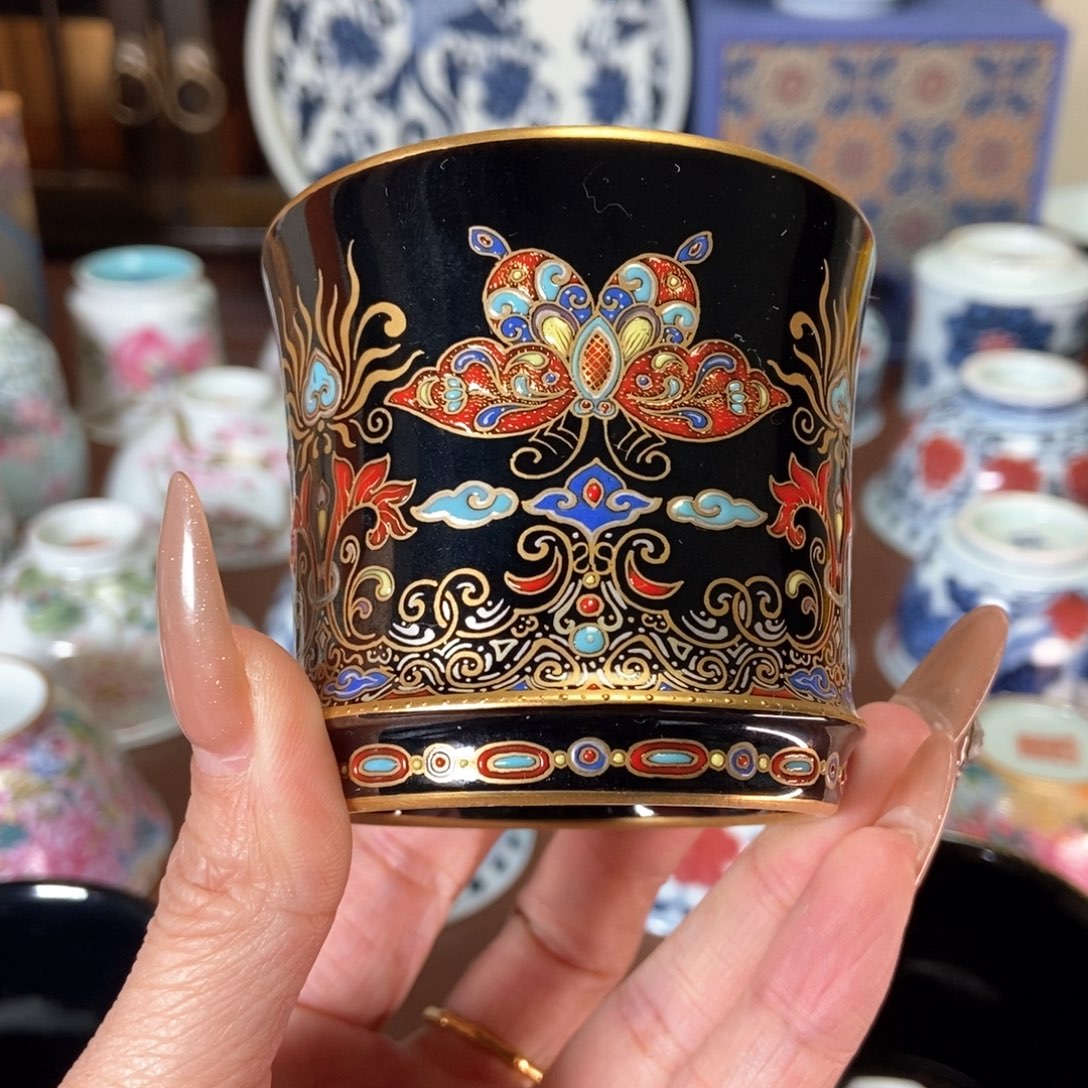 溢珍堂珐琅彩蝶恋花直口杯