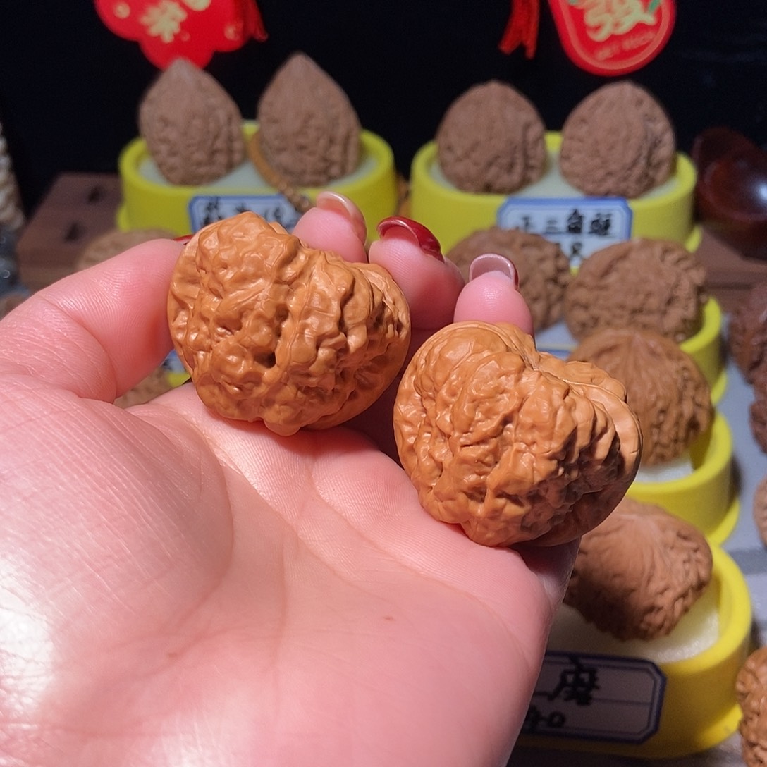 文玩核桃吊坠蛤蟆头