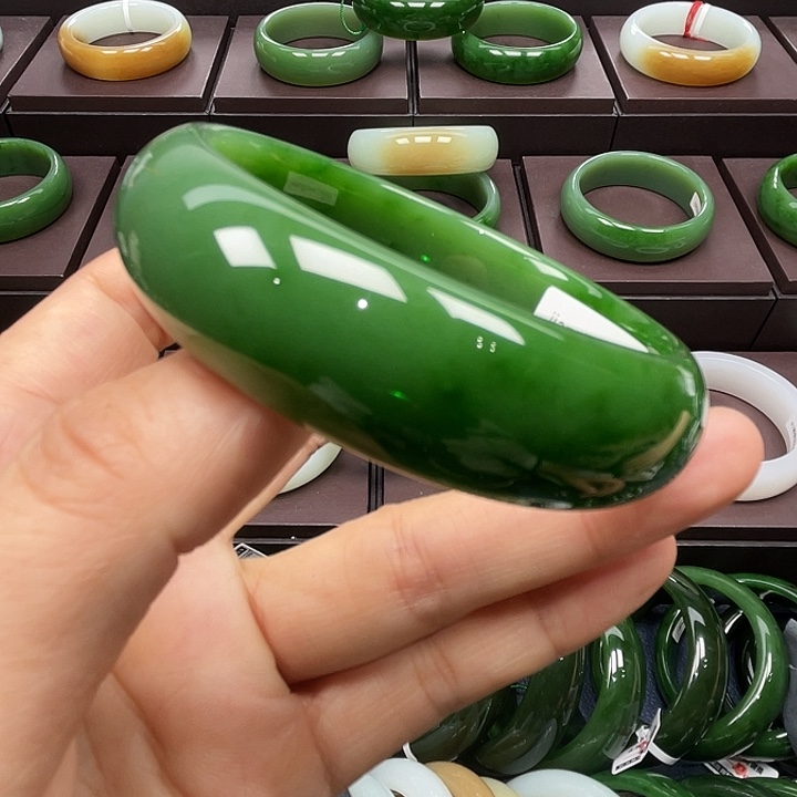 和田玉未镶嵌手镯