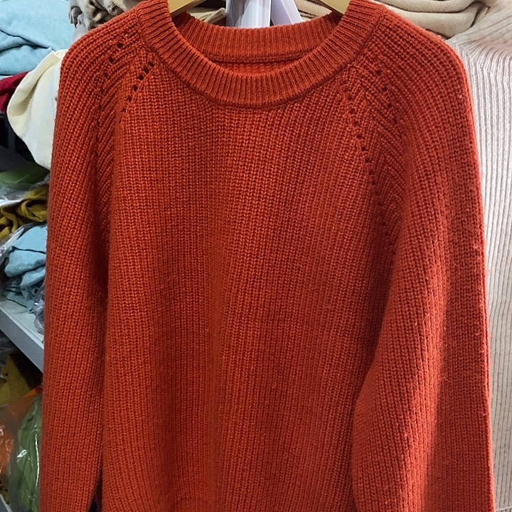 100%美丽诺羊毛元宝针圆领颜色随机