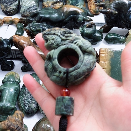 岫岩河磨玉（透闪石质玉）把件未镶嵌