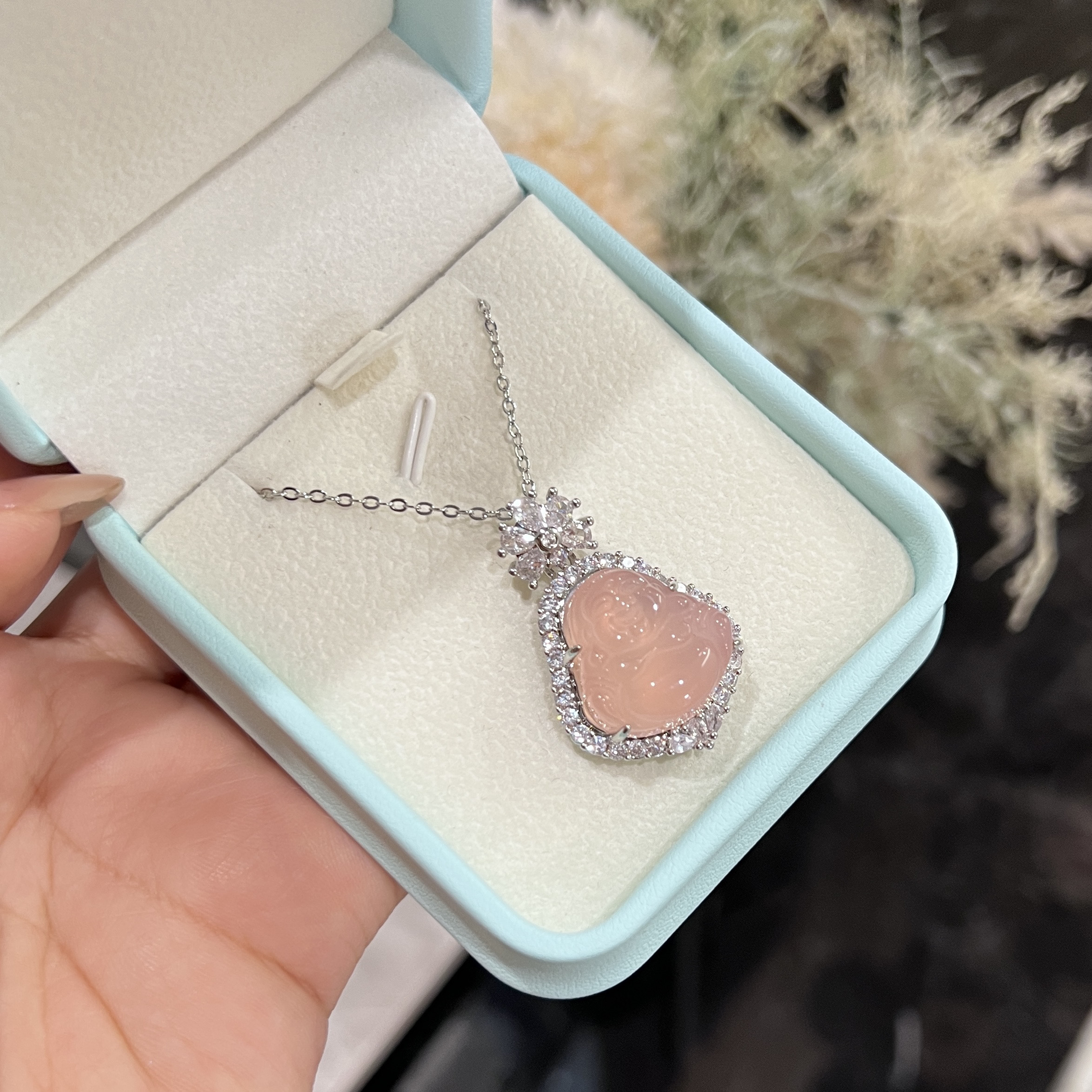 C609气质时尚轻奢粉色玉髓佛公项链