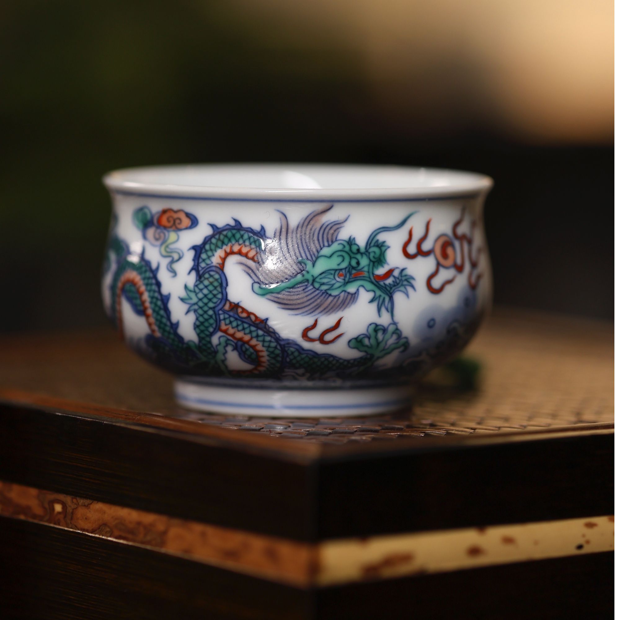 【九鸣·涂杏花】青花斗彩苍龙教子炉式杯