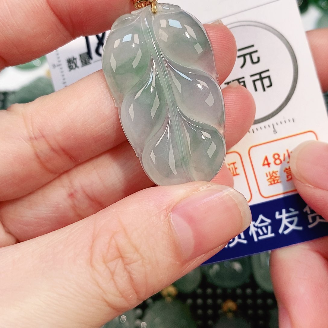 翡翠颈饰18K金镶嵌吊坠