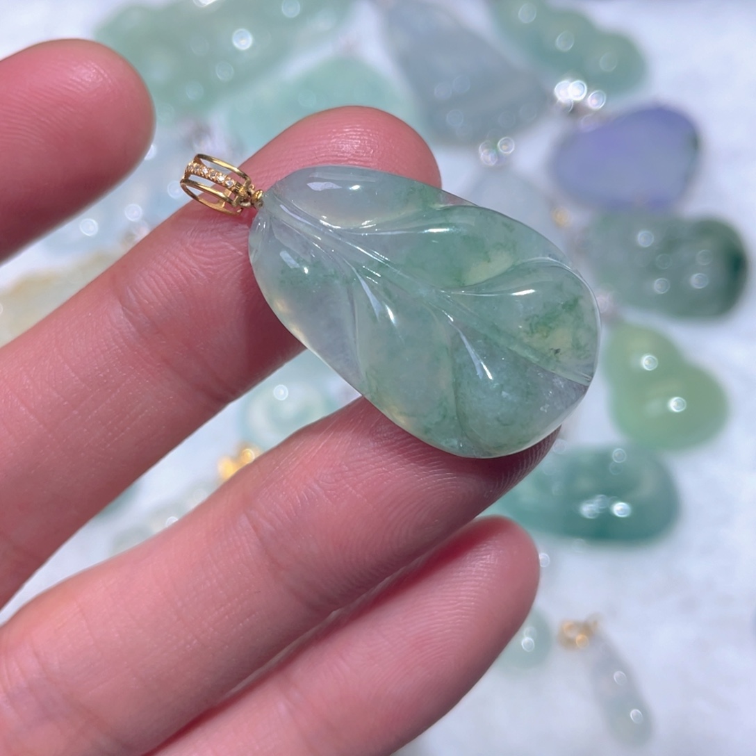 翡翠18K金镶嵌颈饰翡翠