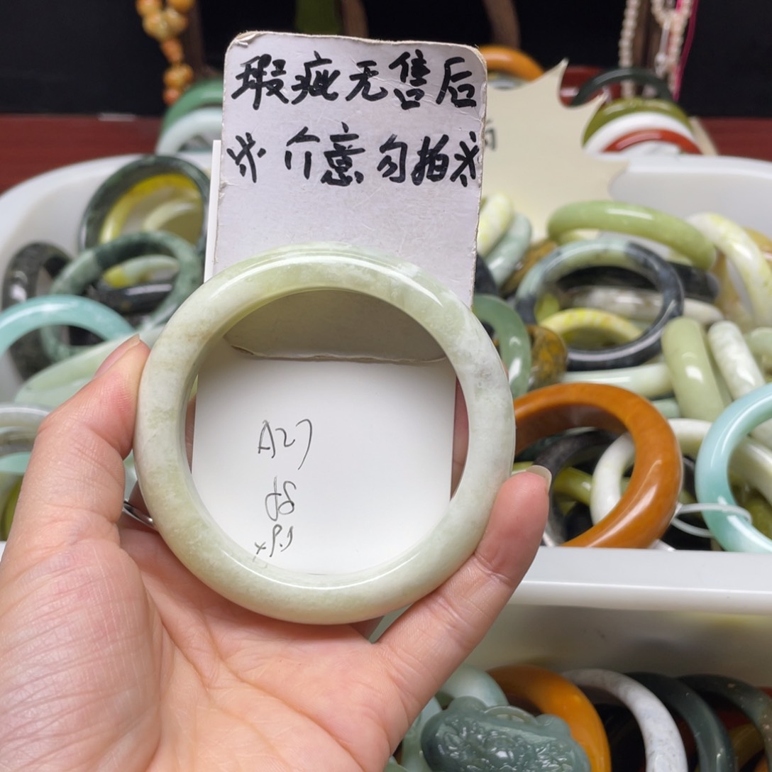 蛇纹石玉手镯未镶嵌