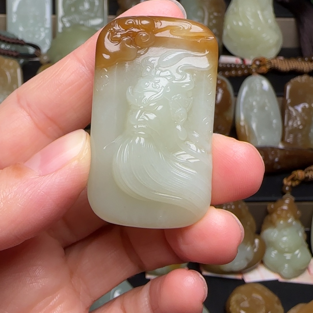 丅***王和田玉未镶嵌颈饰