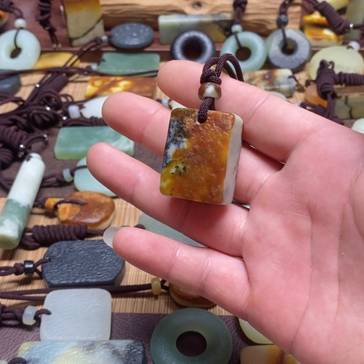 蛇纹石玉挂件未镶嵌W*-