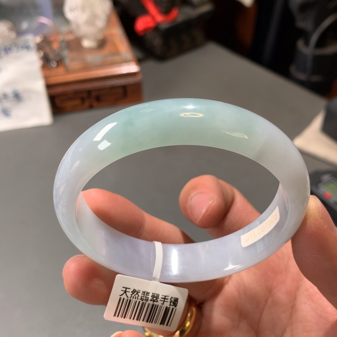 翡翠手镯未镶嵌59圈口