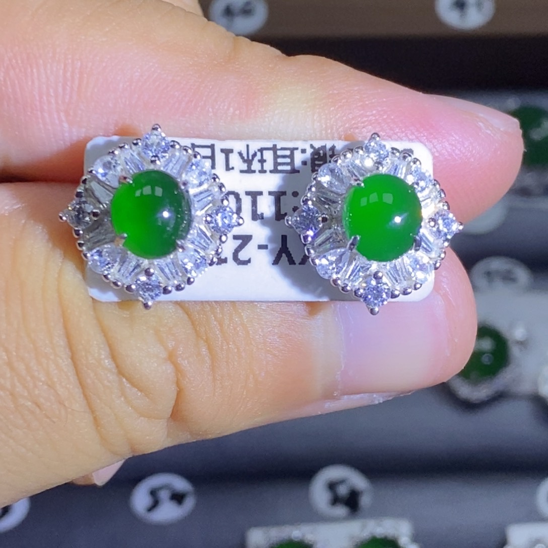 翡翠颈饰银S925镶嵌翡翠耳钉