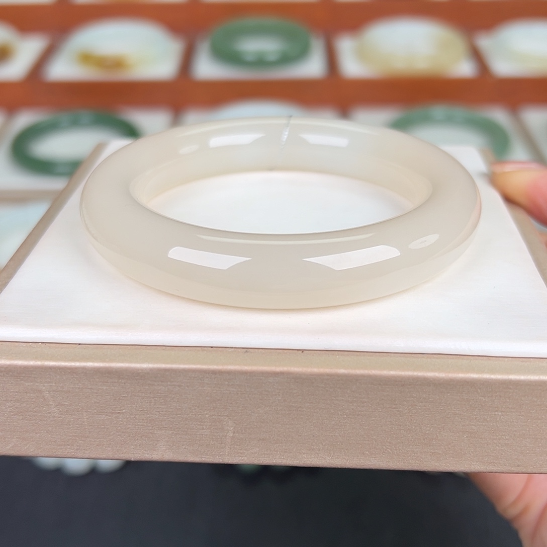 和田玉未镶嵌手镯和田玉藕粉手镯