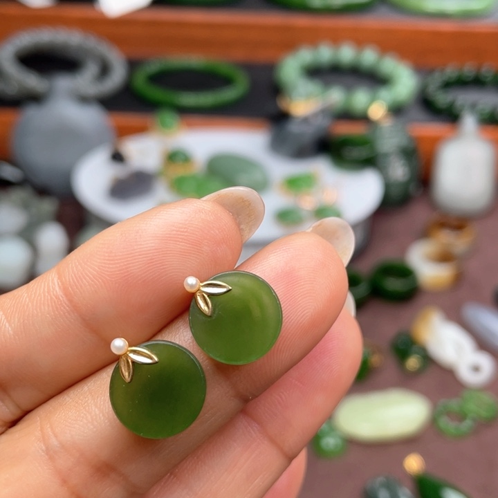 和田玉（碧玉）耳饰18K金镶嵌