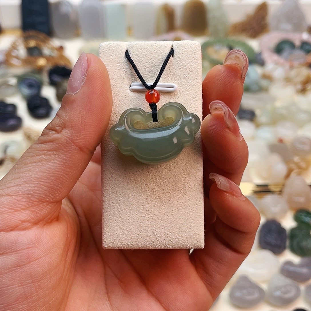 【闪购商品】和田玉吊坠(赠链)未镶嵌