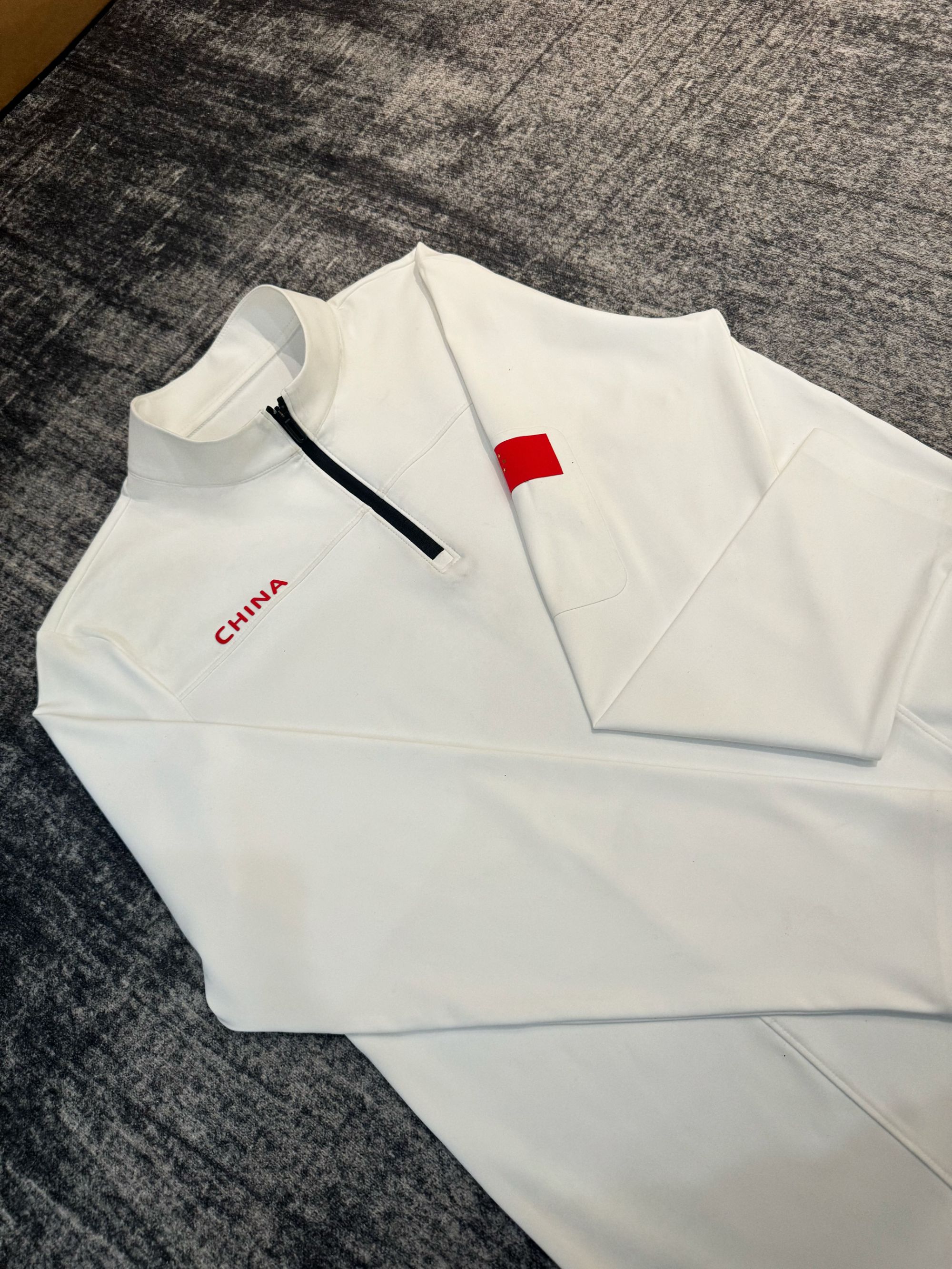 CHINA-中国男女户外情侣运动高级定制款上衣