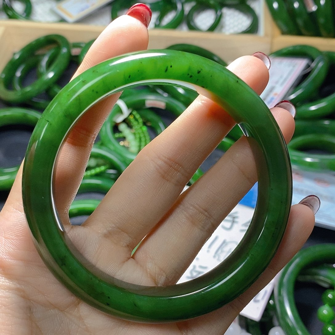 张***和田玉（碧玉）未镶嵌手链