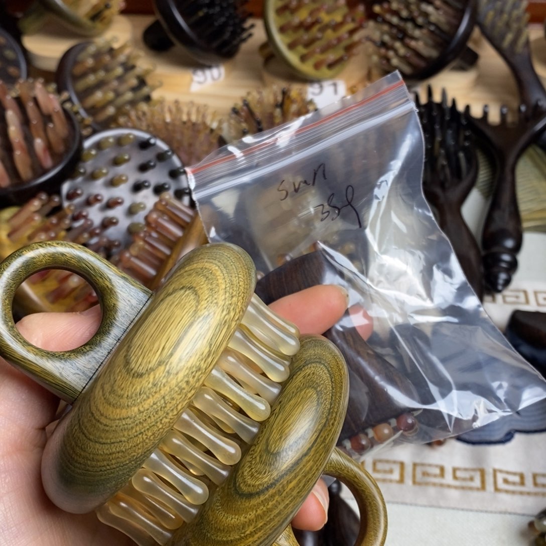 瑕疵绿檀按摩梳2个小金尊1个