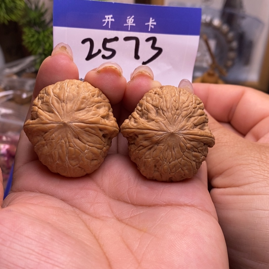 文玩核桃吊坠铁锤。全品。边36。丹