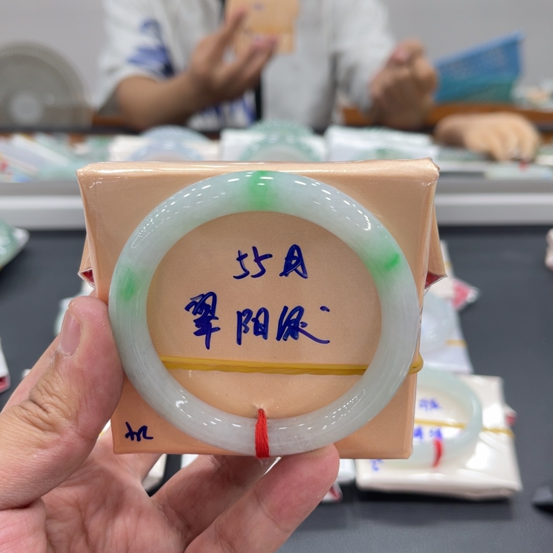 翡翠未镶嵌手镯缅甸翡翠