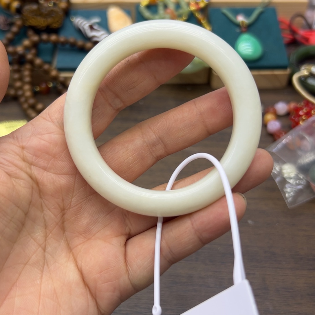 和田玉未镶嵌手镯55.8圈围009微瑕