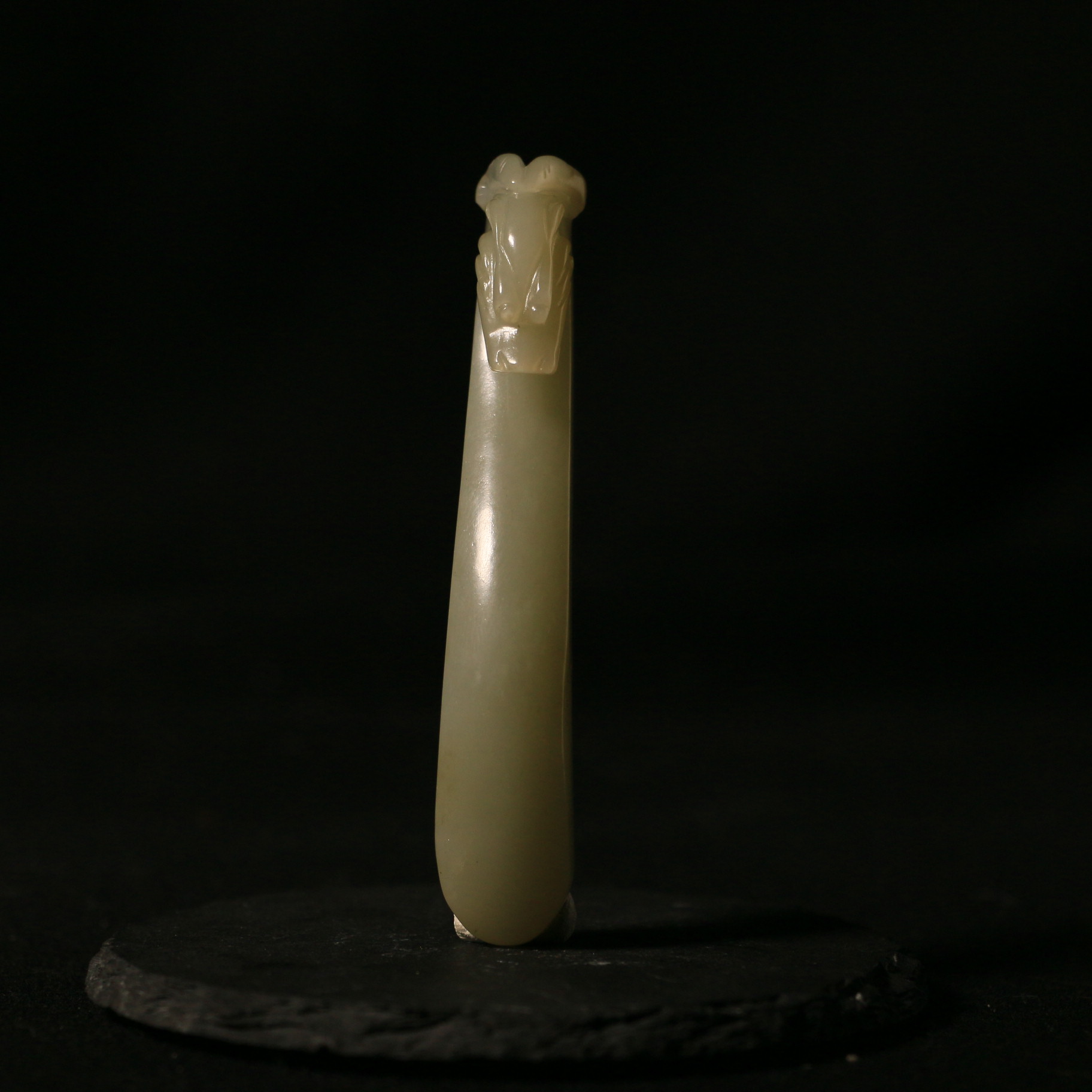 16F93清 青白玉龙带钩