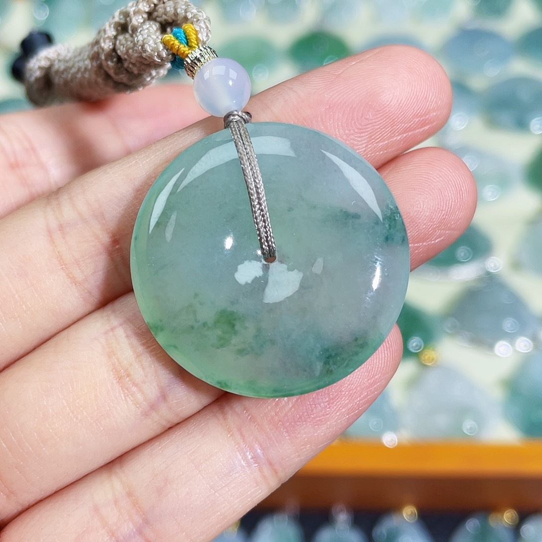 翡翠颈饰未镶嵌吊坠