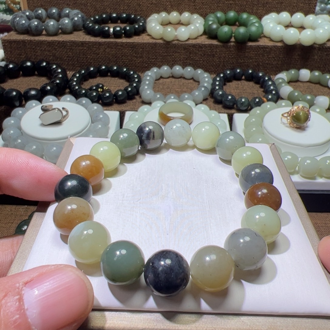 和田玉未镶嵌手串