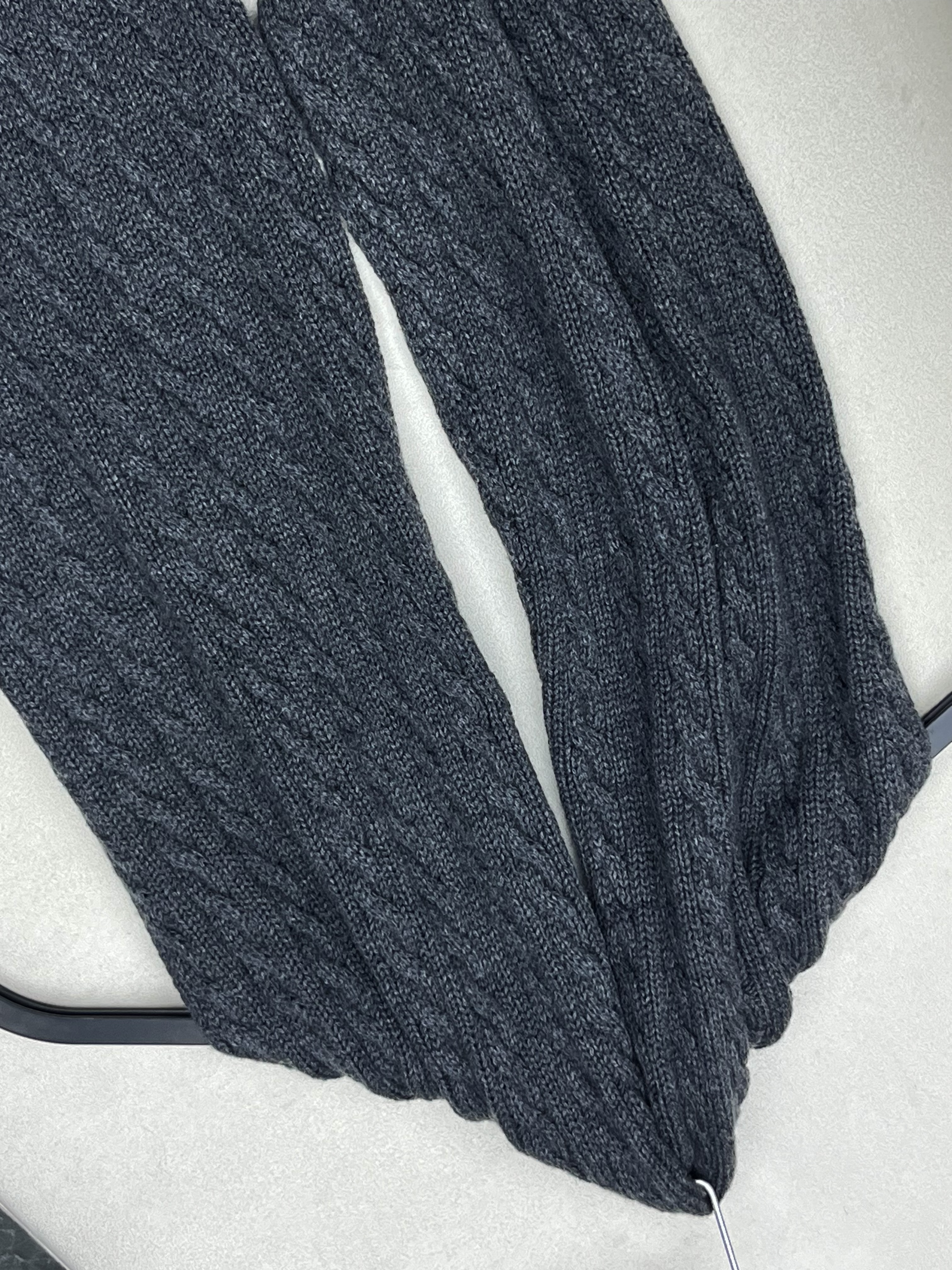 G22-女款宽松型纯色毛针织衫