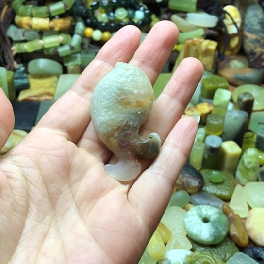 未镶嵌岫玉吊坠岫