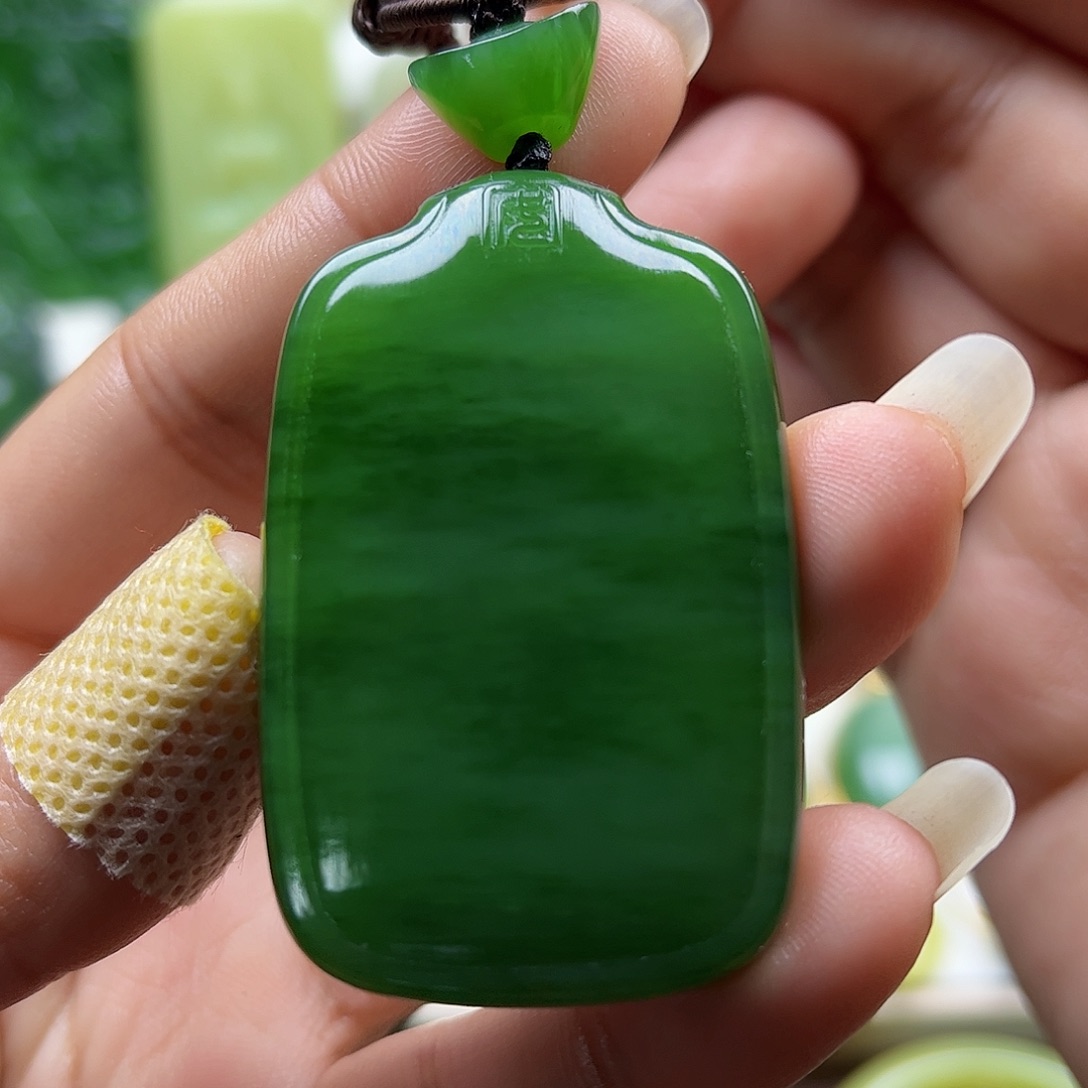 和田玉吊坠未镶嵌