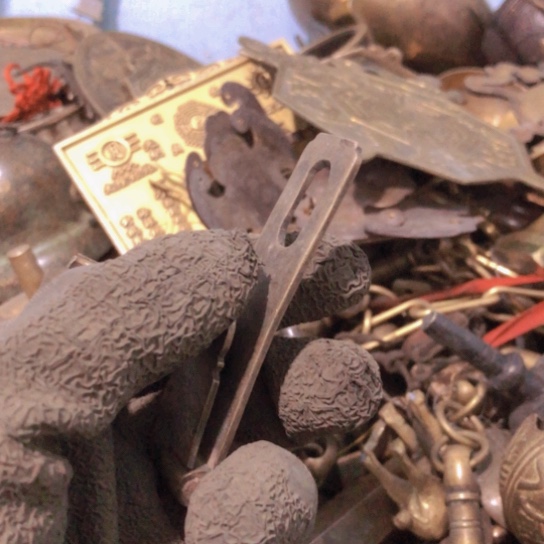 ，***己闪电购铜摆件工艺品