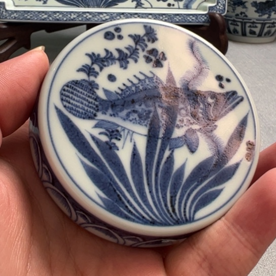 明续幽蓝，鱼藻纹盖置