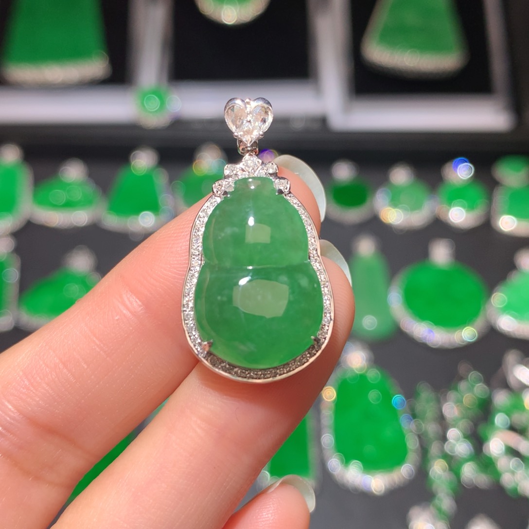 翡翠颈饰18K金镶嵌翡翠