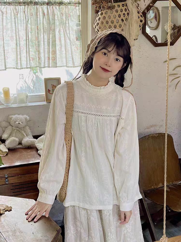 温柔美腻蕾丝刺绣长袖衬衫复古镂空减龄娃娃衫C3-5233