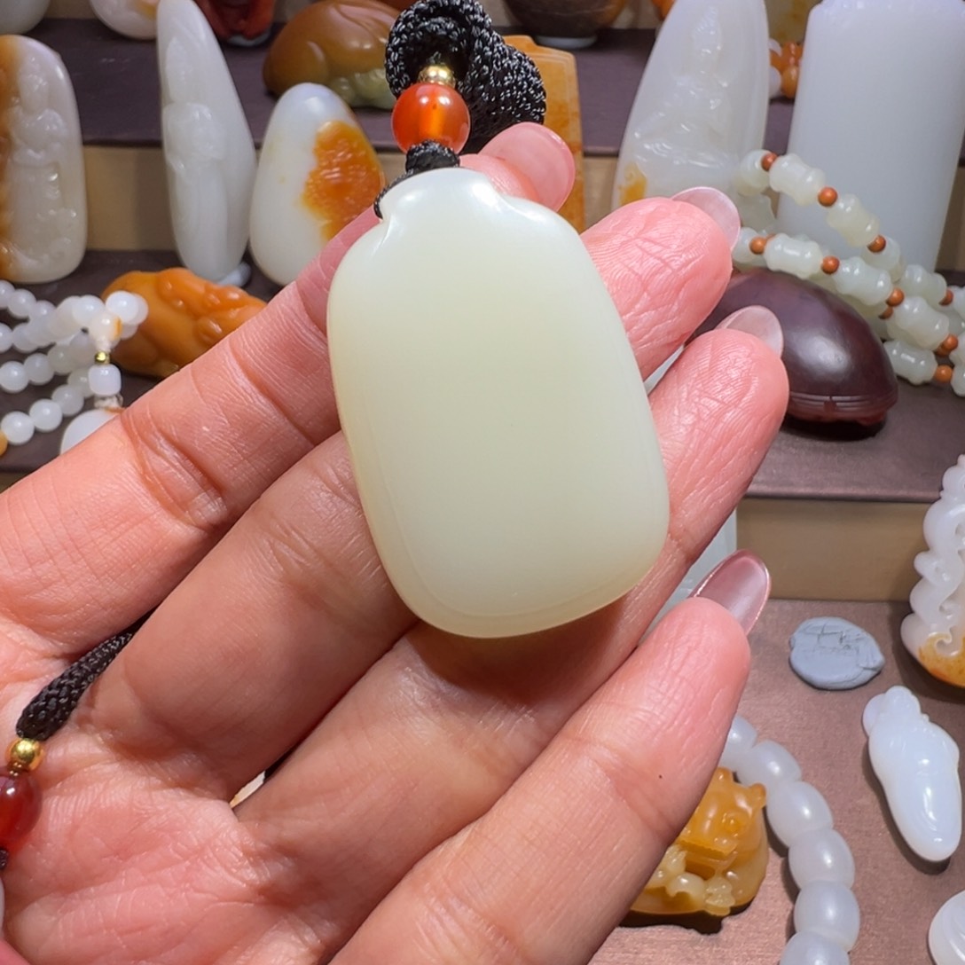 和田玉颈饰未镶嵌他****录