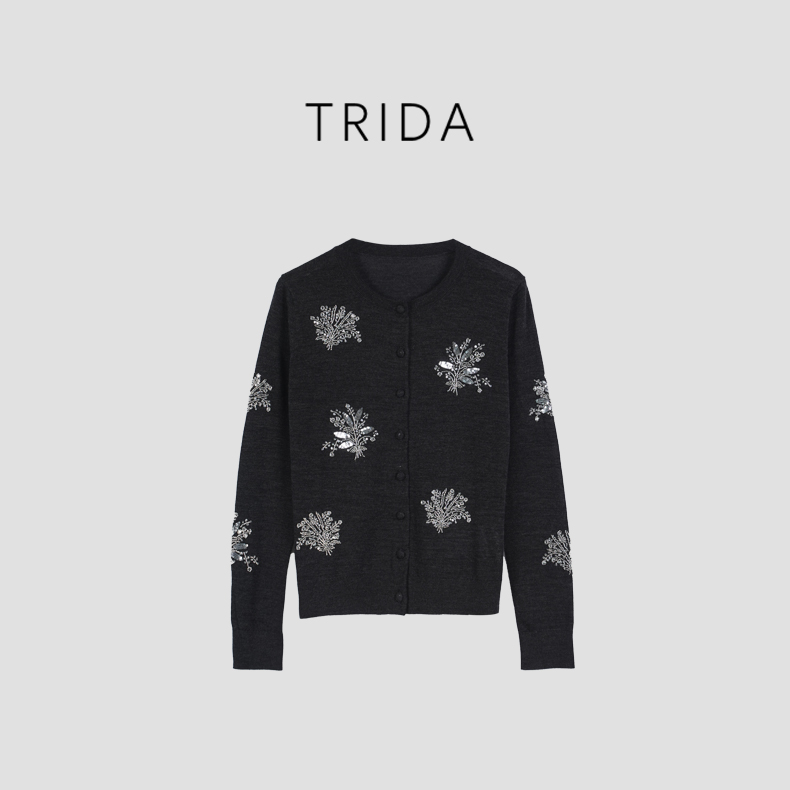 【复古璀璨】气质高级灰100羊毛重工布包扣钉珠时尚打底衫 256210A