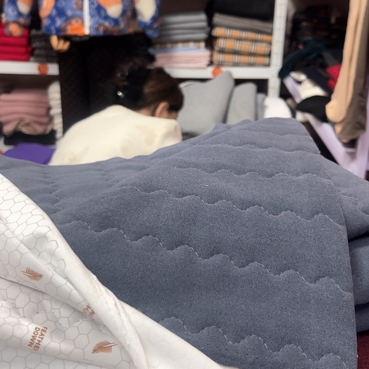 灰色夹棉石墨烯布料一米315